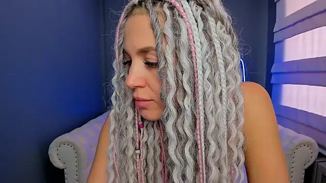 Snapshot of rock_n_roxy chatting on 1, 2, 2025 rock n roxy online show from 1, 2, 2025