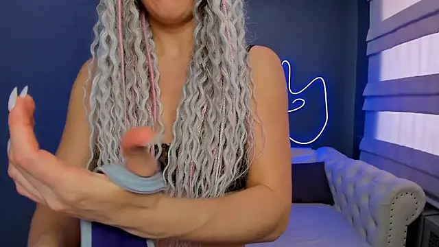 Snapshot of rock_n_roxy chatting on 1, 2, 2025 rock n roxy online show from 1, 2, 2025