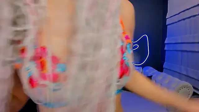 Snapshot of rock_n_roxy chatting on 5, 2, 2025 rock n roxy online show from 5, 2, 2025