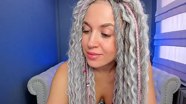 Snapshot of rock_n_roxy chatting on 12, 2, 2025 rock n roxy online show from 12, 2, 2025