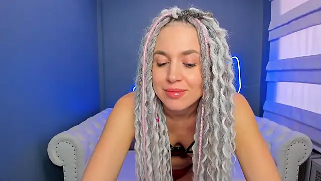 Snapshot of rock_n_roxy chatting on 13, 2, 2025 rock n roxy online show from 13, 2, 2025