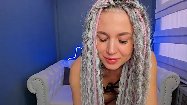 Snapshot of rock_n_roxy chatting on 13, 2, 2025 rock n roxy online show from 13, 2, 2025