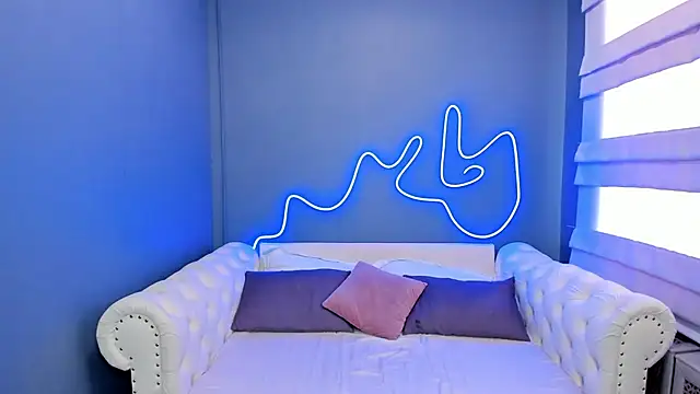 Snapshot of rock_n_roxy chatting on 15, 2, 2025 rock n roxy online show from 15, 2, 2025