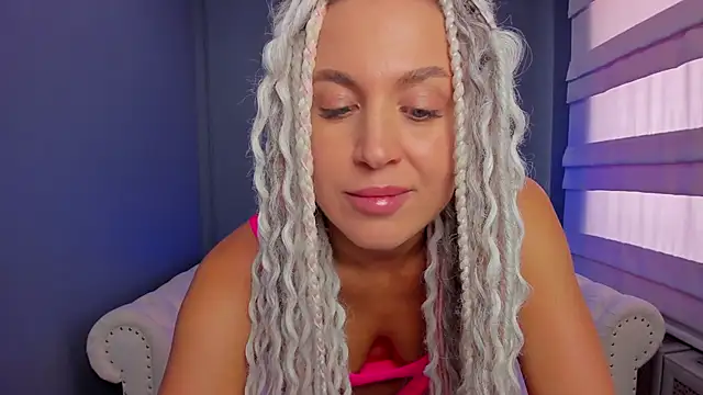 Snapshot of rock_n_roxy chatting on 6, 3, 2025 rock n roxy online show from 6, 3, 2025