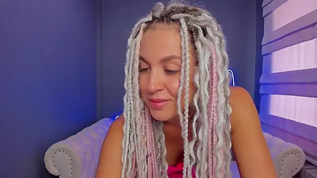 Snapshot of rock_n_roxy chatting on 7, 3, 2025 rock n roxy online show from 7, 3, 2025