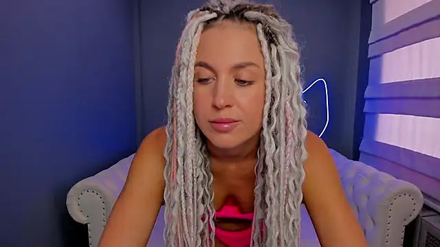 Snapshot of rock_n_roxy chatting on 7, 3, 2025 rock n roxy online show from 7, 3, 2025