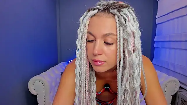 Snapshot of rock_n_roxy chatting on 8, 3, 2025 rock n roxy online show from 8, 3, 2025