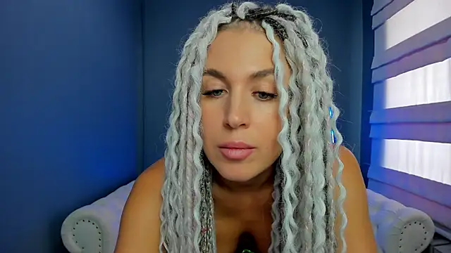 Snapshot of rock_n_roxy chatting on 11, 3, 2025 rock n roxy online show from 11, 3, 2025