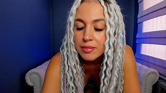 Snapshot of rock_n_roxy chatting on 11, 3, 2025 rock n roxy online show from 11, 3, 2025