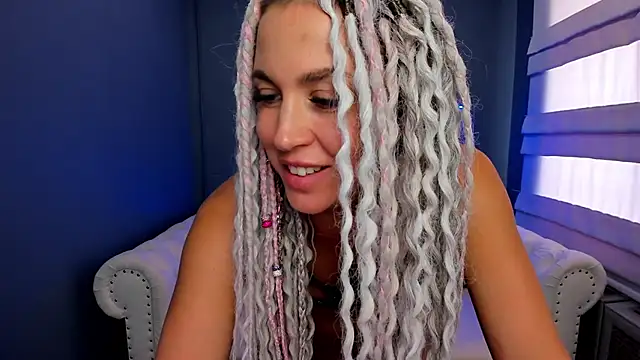 Snapshot of rock_n_roxy chatting on 13, 3, 2025 rock n roxy online show from 13, 3, 2025