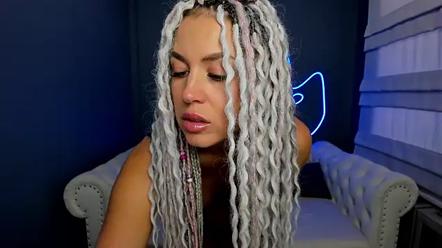 Snapshot of rock_n_roxy chatting on 14, 3, 2025 rock n roxy online show from 14, 3, 2025