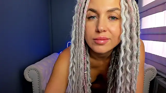 Snapshot of rock_n_roxy chatting on 14, 3, 2025 rock n roxy online show from 14, 3, 2025