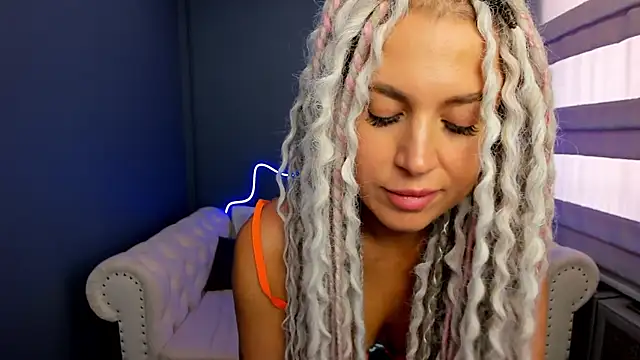 Snapshot of rock_n_roxy chatting on 15, 3, 2025 rock n roxy online show from 15, 3, 2025