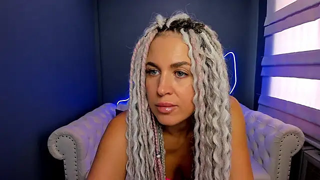 Snapshot of rock_n_roxy chatting on 18, 3, 2025 rock n roxy online show from 18, 3, 2025