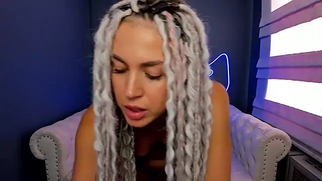 Snapshot of rock_n_roxy chatting on 20, 3, 2025 rock n roxy online show from 20, 3, 2025