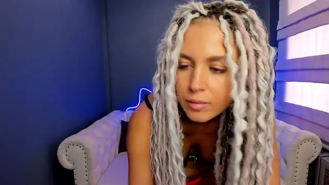 Snapshot of rock_n_roxy chatting on 21, 3, 2025 rock n roxy online show from 21, 3, 2025