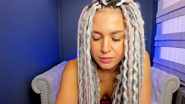 Snapshot of rock_n_roxy chatting on 22, 3, 2025 rock n roxy online show from 22, 3, 2025