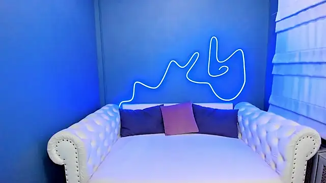 Snapshot of rock_n_roxy chatting on 9, 9, 2025 rock n roxy online show from 9, 9, 2025