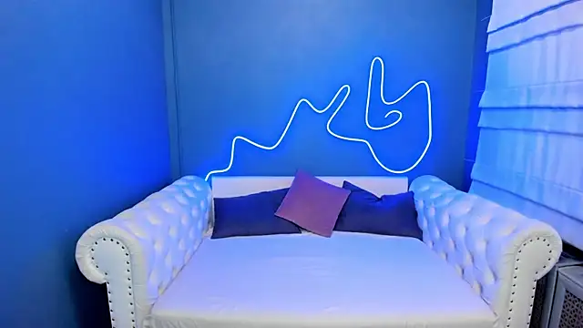 Snapshot of rock_n_roxy chatting on 13, 9, 2025 rock n roxy online show from 13, 9, 2025