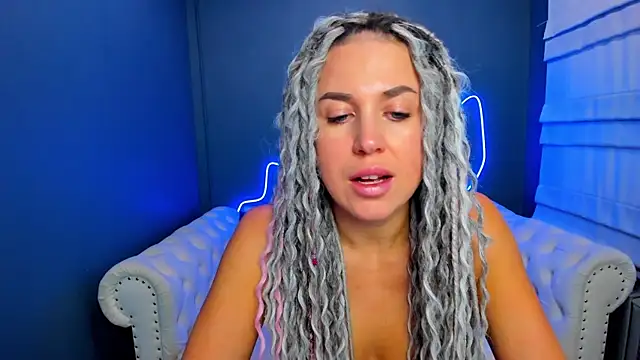 Snapshot of rock_n_roxy chatting on 18, 9, 2025 rock n roxy online show from 18, 9, 2025