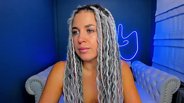 Snapshot of rock_n_roxy chatting on 20, 9, 2025 rock n roxy online show from 20, 9, 2025