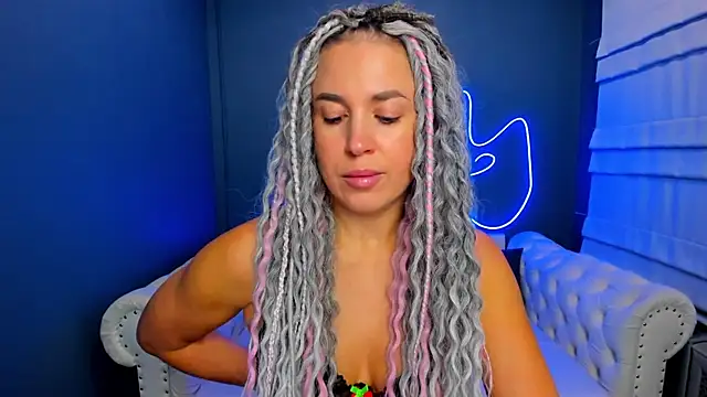 Snapshot of rock_n_roxy chatting on 24, 9, 2025 rock n roxy online show from 24, 9, 2025