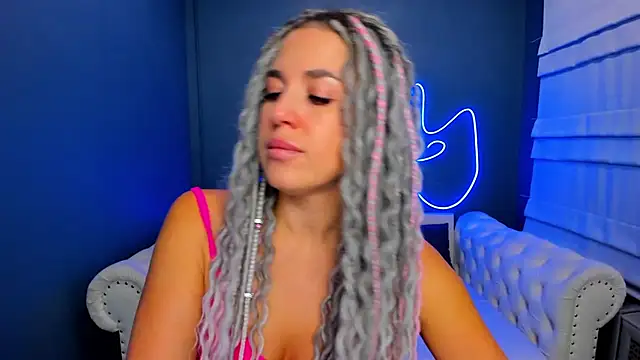 Snapshot of rock_n_roxy chatting on 29, 9, 2025 rock n roxy online show from 29, 9, 2025