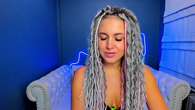 Snapshot of rock_n_roxy chatting on 1, 10, 2025 rock n roxy online show from 1, 10, 2025