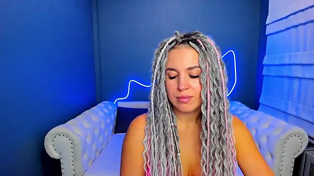 Snapshot of rock_n_roxy chatting on 4, 10, 2025 rock n roxy online show from 4, 10, 2025