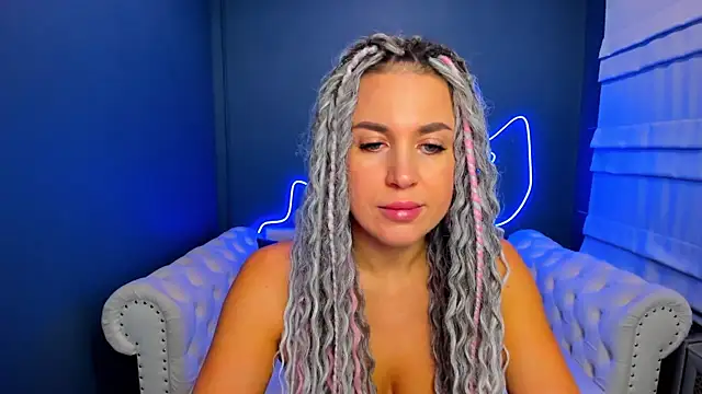 Snapshot of rock_n_roxy chatting on 7, 10, 2025 rock n roxy online show from 7, 10, 2025