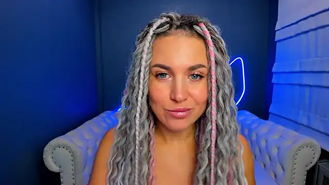 Snapshot of rock_n_roxy chatting on 9, 10, 2025 rock n roxy online show from 9, 10, 2025