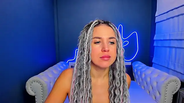 Snapshot of rock_n_roxy chatting on 11, 10, 2025 rock n roxy online show from 11, 10, 2025