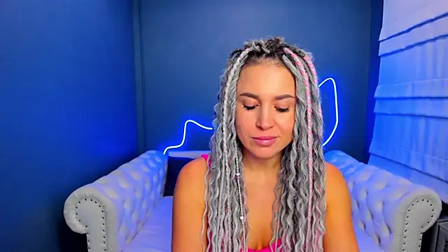 Snapshot of rock_n_roxy chatting on 16, 10, 2025 rock n roxy online show from 16, 10, 2025