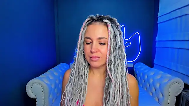 Snapshot of rock_n_roxy chatting on 7, 11, 2025 rock n roxy online show from 7, 11, 2025