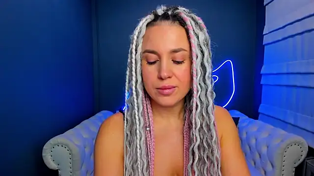 Snapshot of rock_n_roxy chatting on 21, 11, 2025 rock n roxy online show from 21, 11, 2025