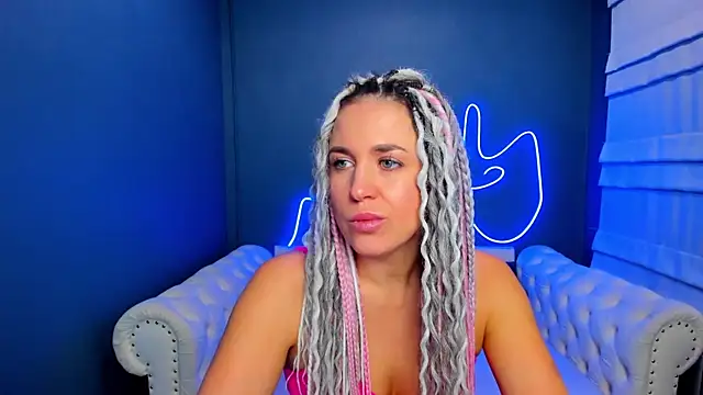 Snapshot of rock_n_roxy chatting on 23, 11, 2025 rock n roxy online show from 23, 11, 2025