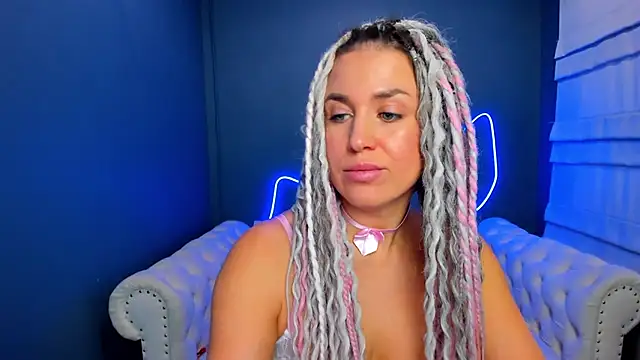 Snapshot of rock_n_roxy chatting on 28, 11, 2025 rock n roxy online show from 28, 11, 2025