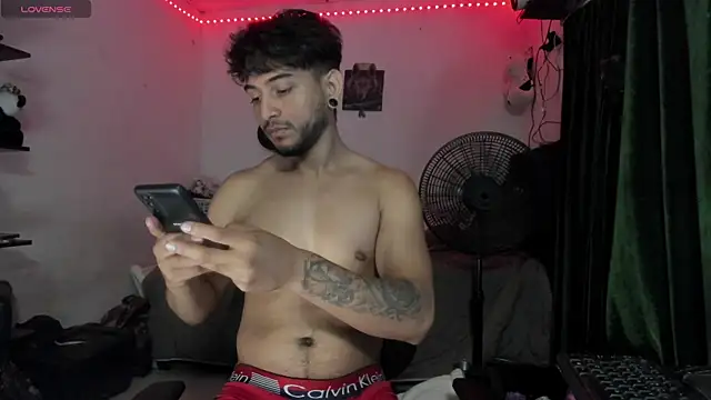 Snapshot of maxximus_100 chatting on 1, 4, 2026 maxximus 100 online show from 1, 4, 2026