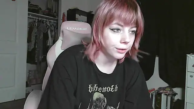 Snapshot of GoddessPinxx chatting on 15, 5, 2026 GoddessPinxx online show from 15, 5, 2026