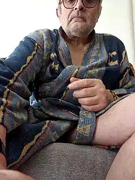 Snapshot of Bretoncool chatting on 5, 3, 2025 Bretoncool online show from 5, 3, 2025