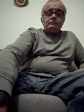 Snapshot of Bretoncool chatting on 8, 3, 2025 Bretoncool online show from 8, 3, 2025