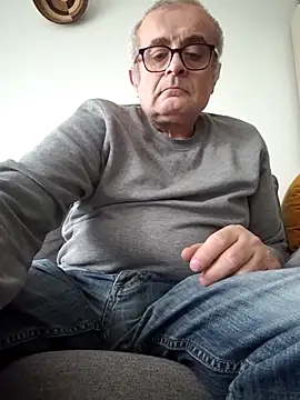 Snapshot of Bretoncool chatting on 8, 3, 2025 Bretoncool online show from 8, 3, 2025