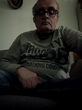 Snapshot of Bretoncool chatting on 12, 3, 2025 Bretoncool online show from 12, 3, 2025