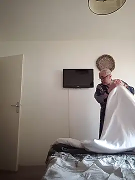 Snapshot of Bretoncool chatting on 17, 11, 2025 Bretoncool online show from 17, 11, 2025