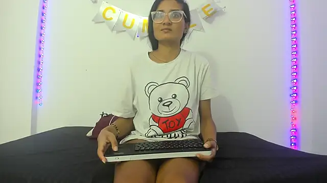Snapshot of valentina_lov chatting on 25, 2, 2025 valentina lov online show from 25, 2, 2025