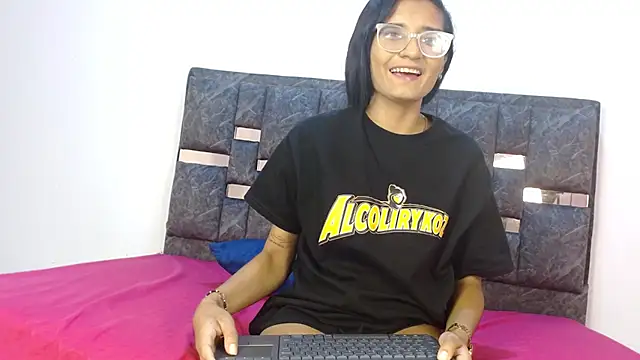 Snapshot of valentina_lov chatting on 17, 9, 2025 valentina lov online show from 17, 9, 2025