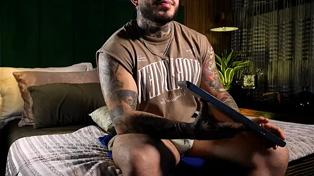 LeoSalvatore  online show from 9, 3, 2025