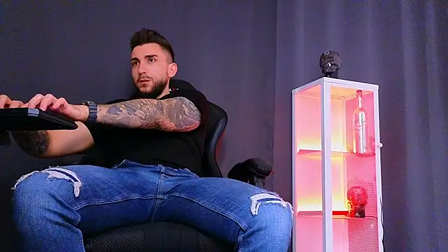 MightyAaron66 online show from 17, 2, 2025