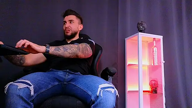 MightyAaron66 online show from 5, 3, 2025