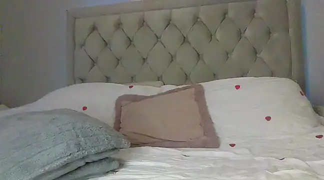 Snapshot of diamondgalxo chatting on 19, 2, 2025 diamondgalxo online show from 19, 2, 2025